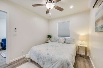 1902 E Chevy Chase Dr in Glendale, CA - Foto de edificio - Building Photo