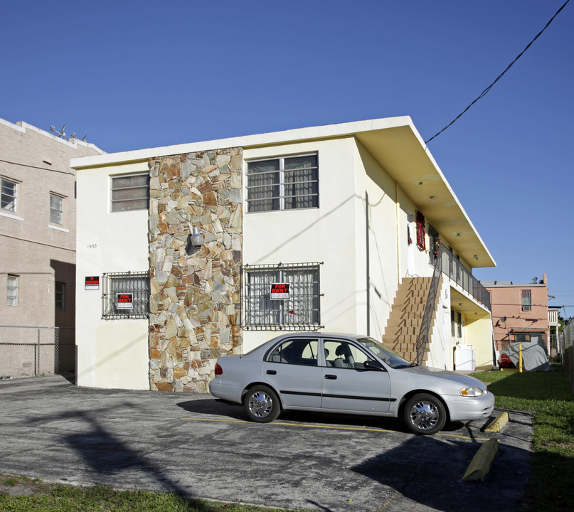 1563 SW 4th St in Miami, FL - Building Photo