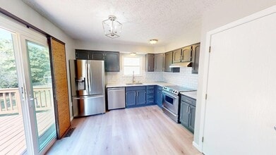 5709 Nike Dr in Hilliard, OH - Building Photo - Building Photo