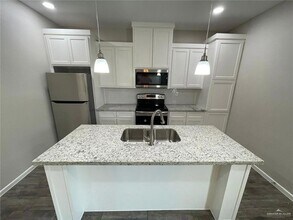 5805 Sandpiper Ave, Unit 3 in Palmhurst, TX - Building Photo - Building Photo
