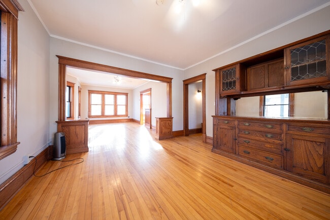 property at 507 W 33rd St