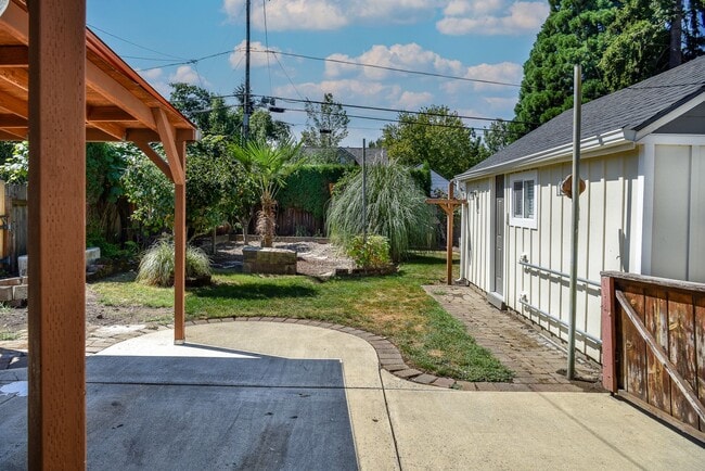 1935 Hazel Ave NE in Salem, OR - Building Photo - Building Photo