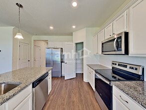 3015 Creek Village Ln in Green Cove Springs, FL - Foto de edificio - Building Photo