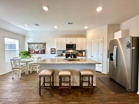 331 N Richland Dr in Lockhart, TX - Building Photo