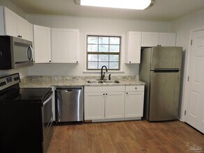 5720 Fairway Dr in Milton, FL - Building Photo - Building Photo