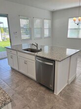 3082 Voyager Ave in St. Cloud, FL - Foto de edificio - Building Photo