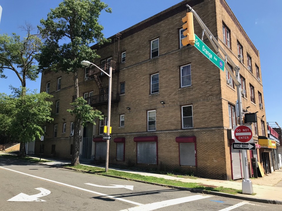 96 Hillcrest Ter in East Orange, NJ - Foto de edificio