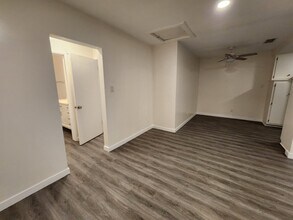 701 S Osage Ave, Unit 4 in Inglewood, CA - Building Photo - Building Photo