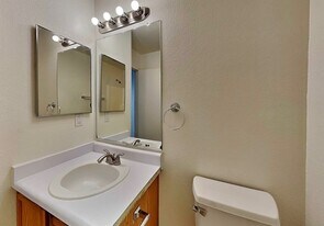 205 E Valley View Dr in Phoenix, AZ - Building Photo