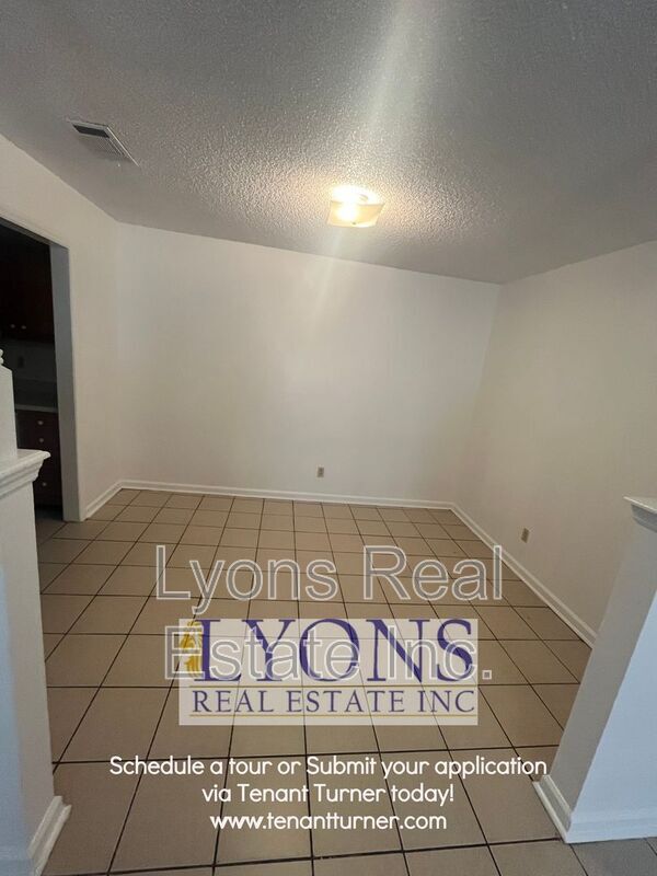 1100 S Gordon Ave in Adel, GA - Building Photo - Building Photo