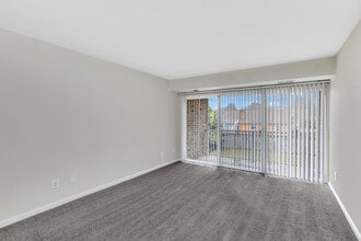 University Apartments in Norfolk, VA - Building Photo - Building Photo