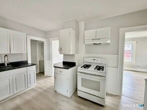 15 Bassett St in Ansonia, CT - Building Photo - Building Photo