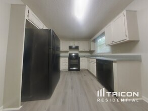 1221 Lakeview Pkwy in Villa Rica, GA - Building Photo - Building Photo