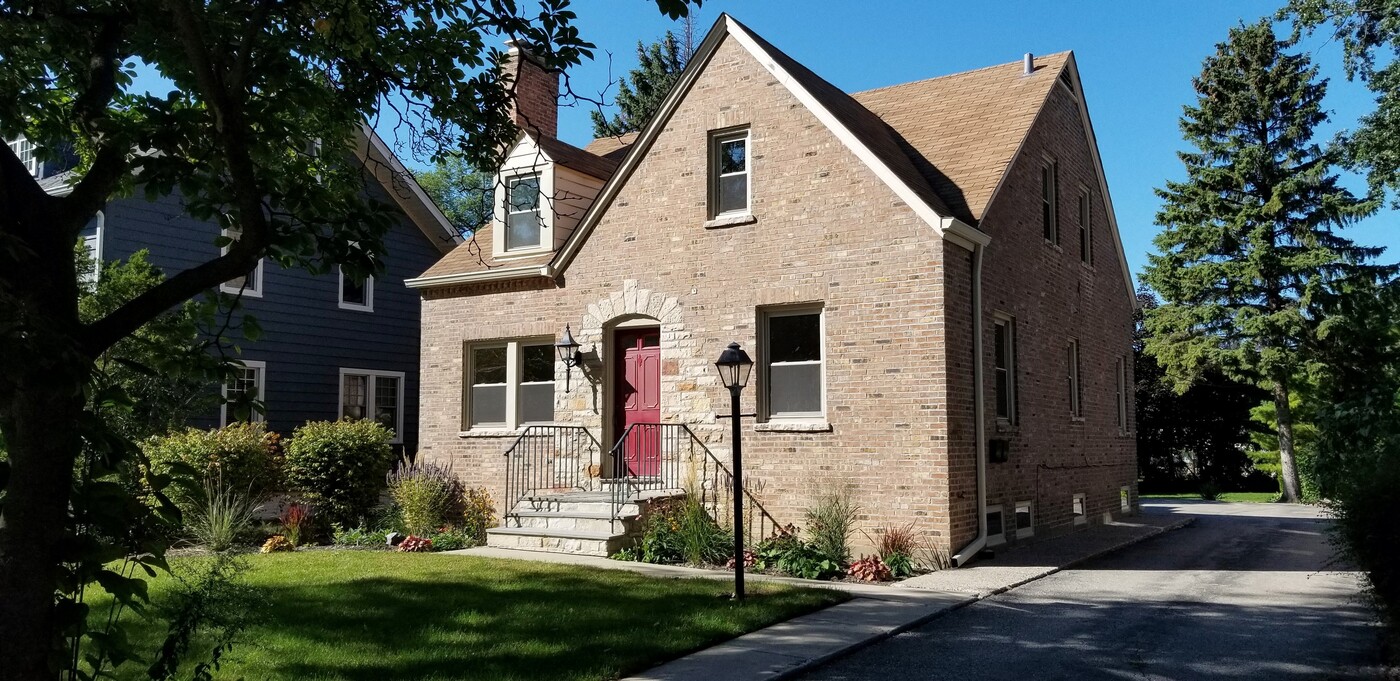 679 Park Ave W, Unit 2 in Highland Park, IL - Foto de edificio