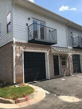 2042 Bolton Rd NW in Atlanta, GA - Building Photo - Building Photo