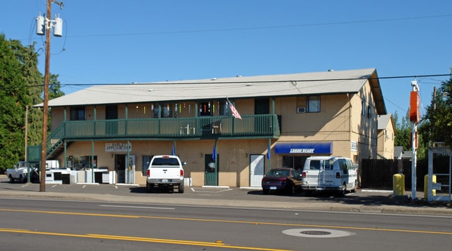 Main Street Apartments in Springfield, OR - Foto de edificio - Building Photo