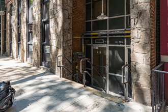 315 W 55th St in New York, NY - Building Photo - Building Photo