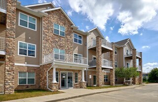 8350 Ep True Pky, Unit 3208 in West Des Moines, IA - Building Photo