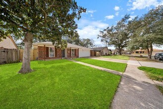 8410 Beechaven Rd in La Porte, TX - Building Photo - Building Photo