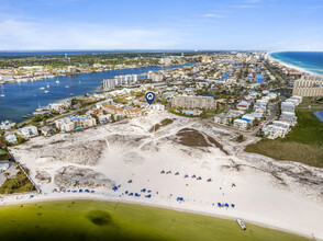 32 Gulf Breeze Ct in Destin, FL - Foto de edificio - Building Photo