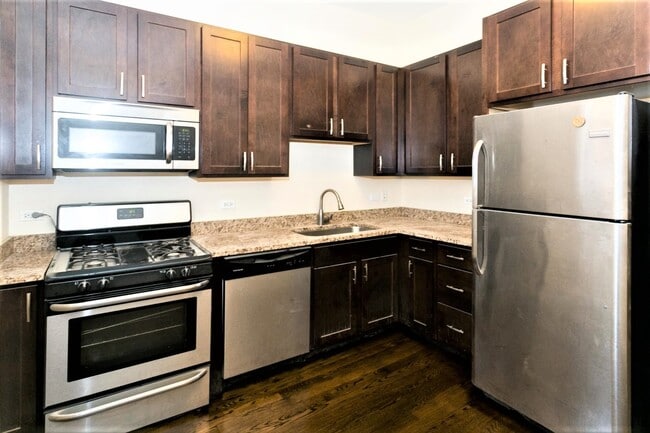 1758 W Montrose Ave, Unit A01W in Chicago, IL - Building Photo - Building Photo