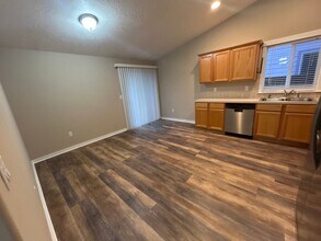 4023 Spring Ave NE in Albany, OR - Building Photo - Building Photo