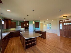 21008 Military Rd S in Seatac, WA - Building Photo - Building Photo