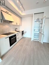 1 Quarrington Lane in North York, ON - Building Photo - Building Photo