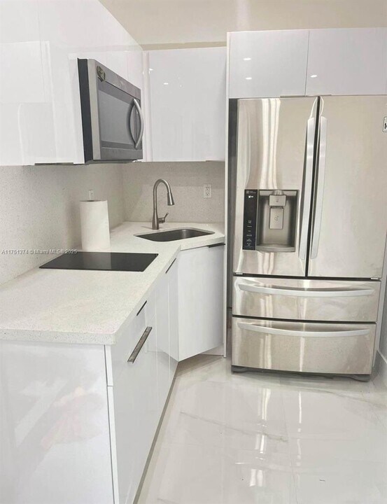 14809 SW 180th St in Miami, FL - Building Photo