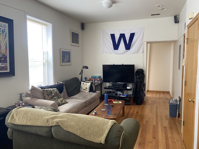 1446 N Leavitt St, Unit 2 in Chicago, IL - Foto de edificio - Building Photo