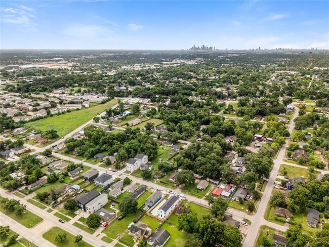 891 Lucky St in Houston, TX - Foto de edificio - Building Photo