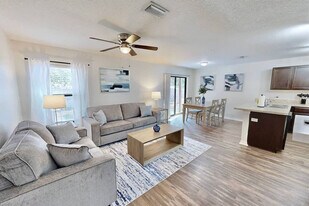 6367 Enterprise Dr in Brooksville, FL - Building Photo