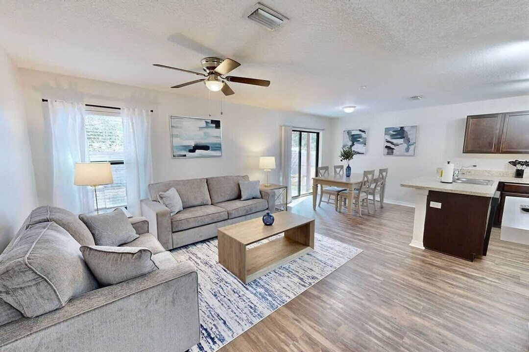 6367 Enterprise Dr in Brooksville, FL - Foto de edificio