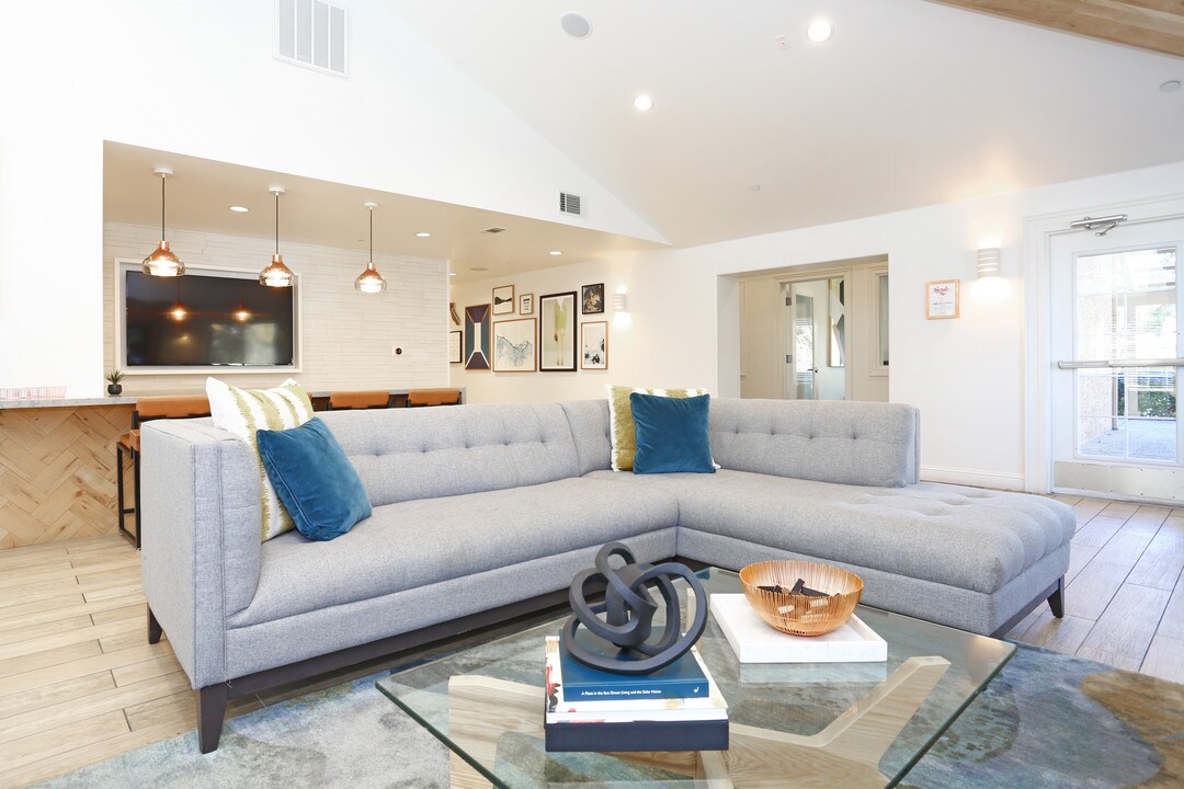 Bella Vista at Hilltop in Richmond, CA - Foto de edificio