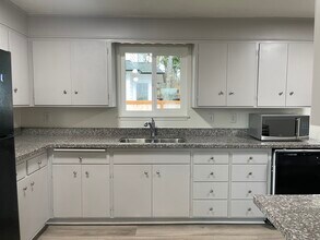 7405 Steilacoom Blvd SW in Lakewood, WA - Building Photo - Building Photo