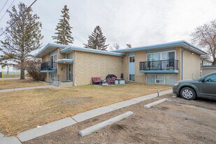 1612 Remington Rd NE in Calgary, AB - Building Photo