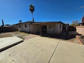 44302 Kirkland Ave in Lancaster, CA - Building Photo