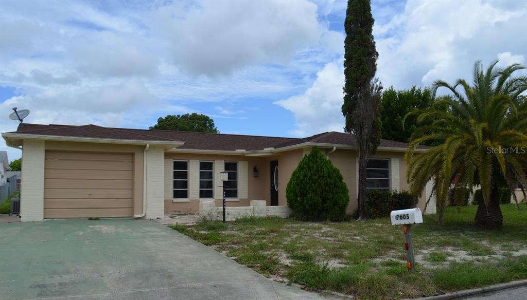 7605 Greybirch Terrace in Port Richey, FL - Foto de edificio