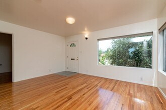 1548 Lucretia Ave in Los Angeles, CA - Building Photo - Building Photo