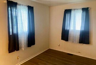 1038 S Worth Ave in Indianapolis, IN - Building Photo - Building Photo