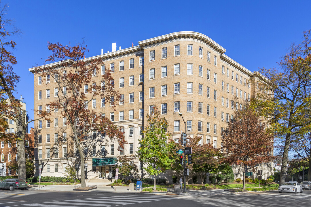 2701 Connecticut Ave in Washington, DC - Building Photo