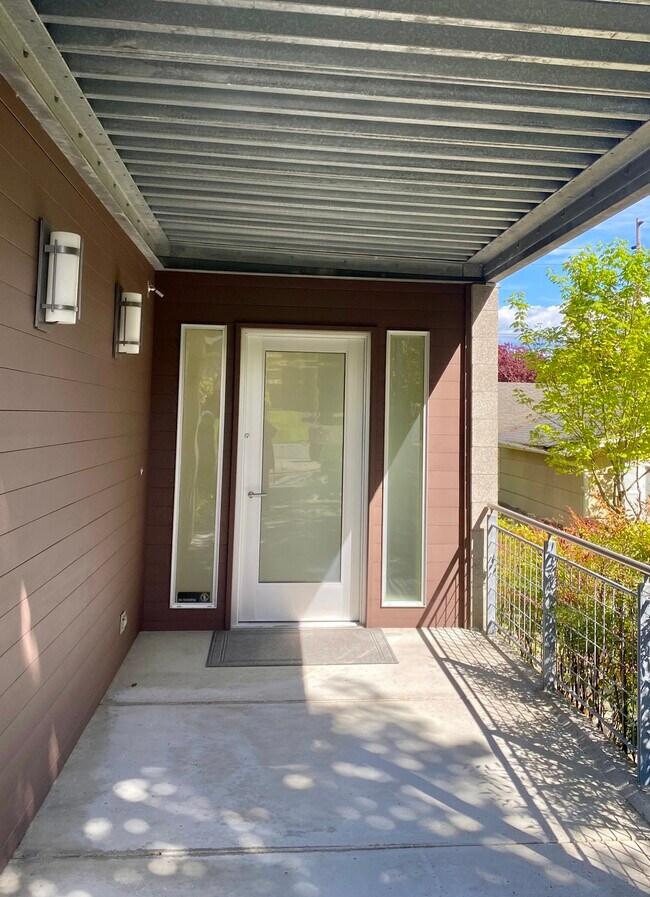 1330 99th Ave NE in Bellevue, WA - Building Photo - Building Photo