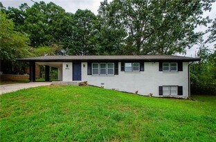 3833 Wedgefield Cir in Decatur, GA - Building Photo
