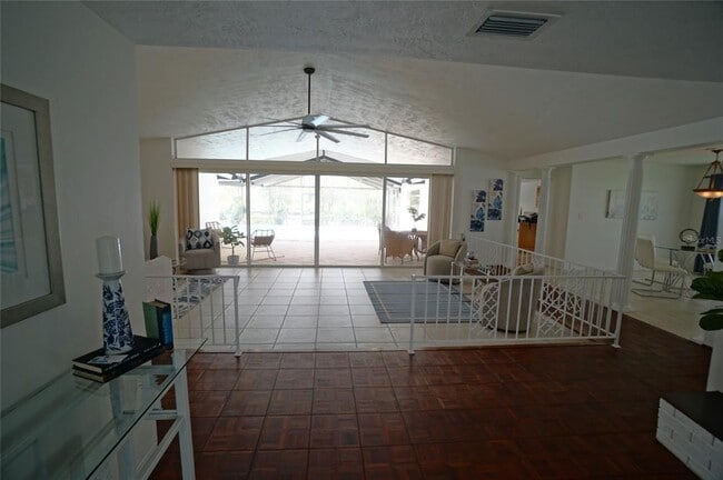 705 Spanish Main Dr in Apollo Beach, FL - Building Photo - Building Photo