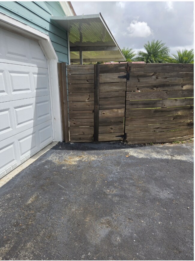 15030 SW 155th Ter, Unit 1 in Miami, FL - Building Photo - Building Photo