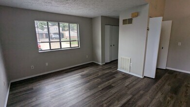 801 Kerns Dr NE in Bolivar, OH - Building Photo - Building Photo