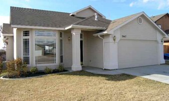 7447 N Dodgin Ave in Boise, ID - Building Photo