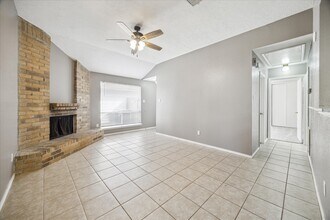 9438 Rippling Fields Dr in Houston, TX - Building Photo - Building Photo