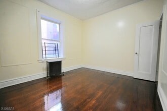 148 Chancellor Ave in Newark, NJ - Foto de edificio - Building Photo