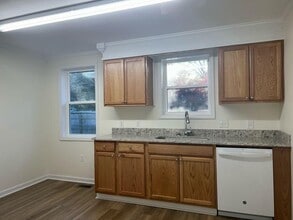 1914 W Oakland Ave in Sumter, SC - Building Photo - Building Photo